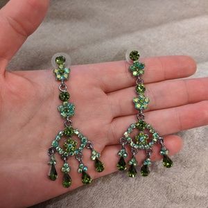 GLITZY COSTUME JEWELRY EARRINGS